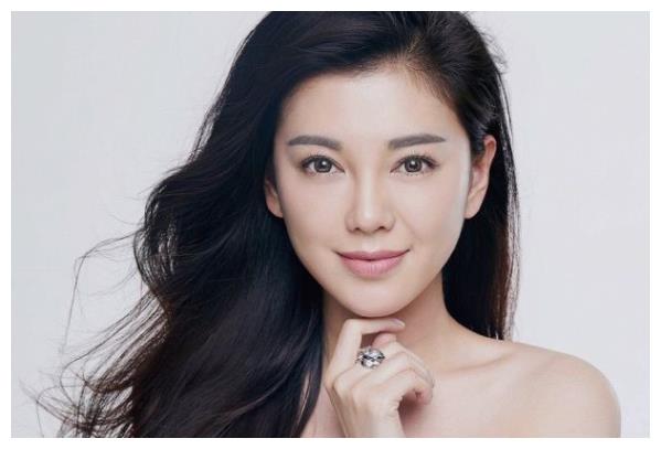 重刷《爱情公寓》一到五季,原来最没存在感的女主,是美丽的她