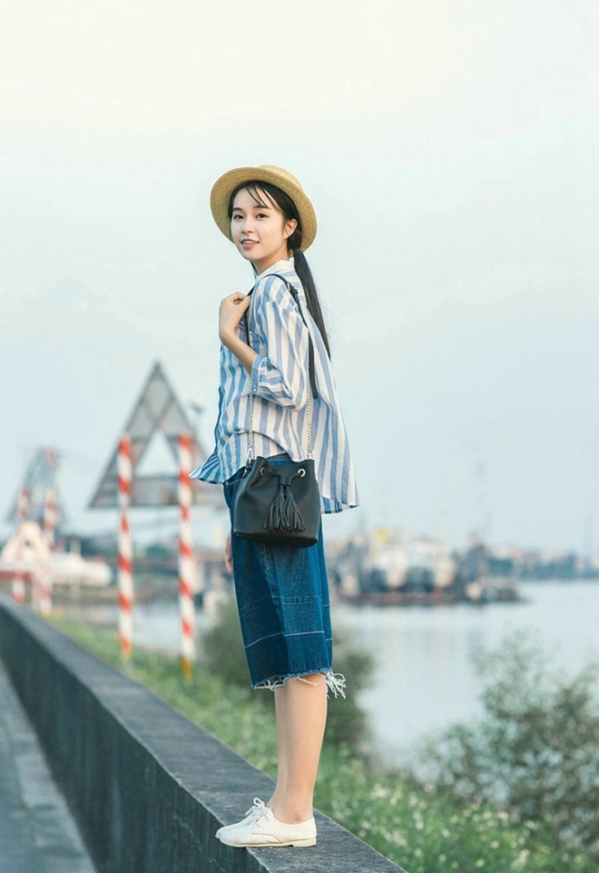 文艺美女阳光甜美温馨户外俏皮唯美写真