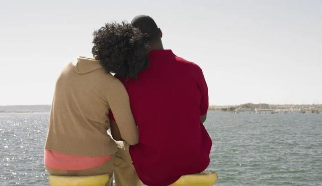 身体是最真实的夫妻间的这些亲密小动作对婚姻尤其重要