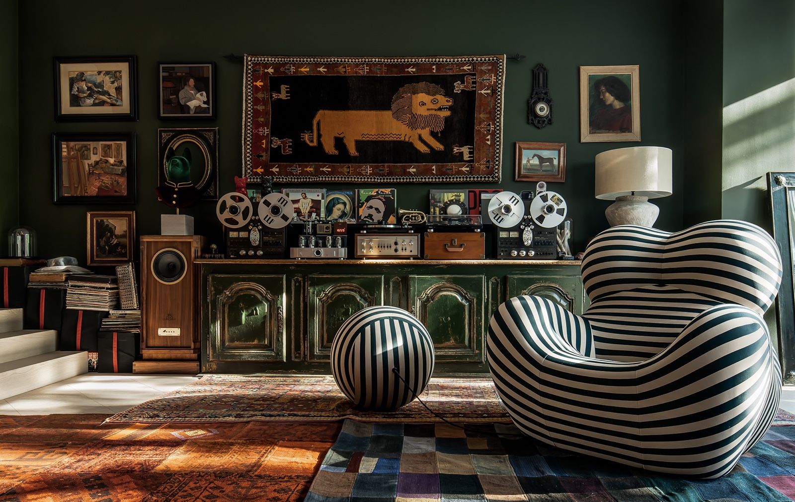 跑到欧洲回收破铜烂铁回来后他打造了一座惊艳的900㎡别墅