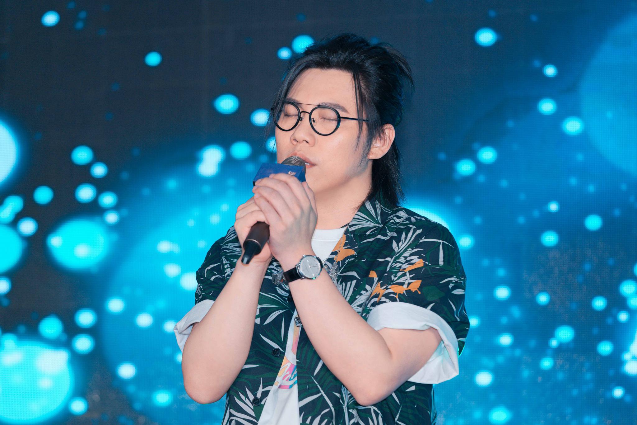 歌手李琦空降温州助阵好声音海选 寄语学员筑梦之路