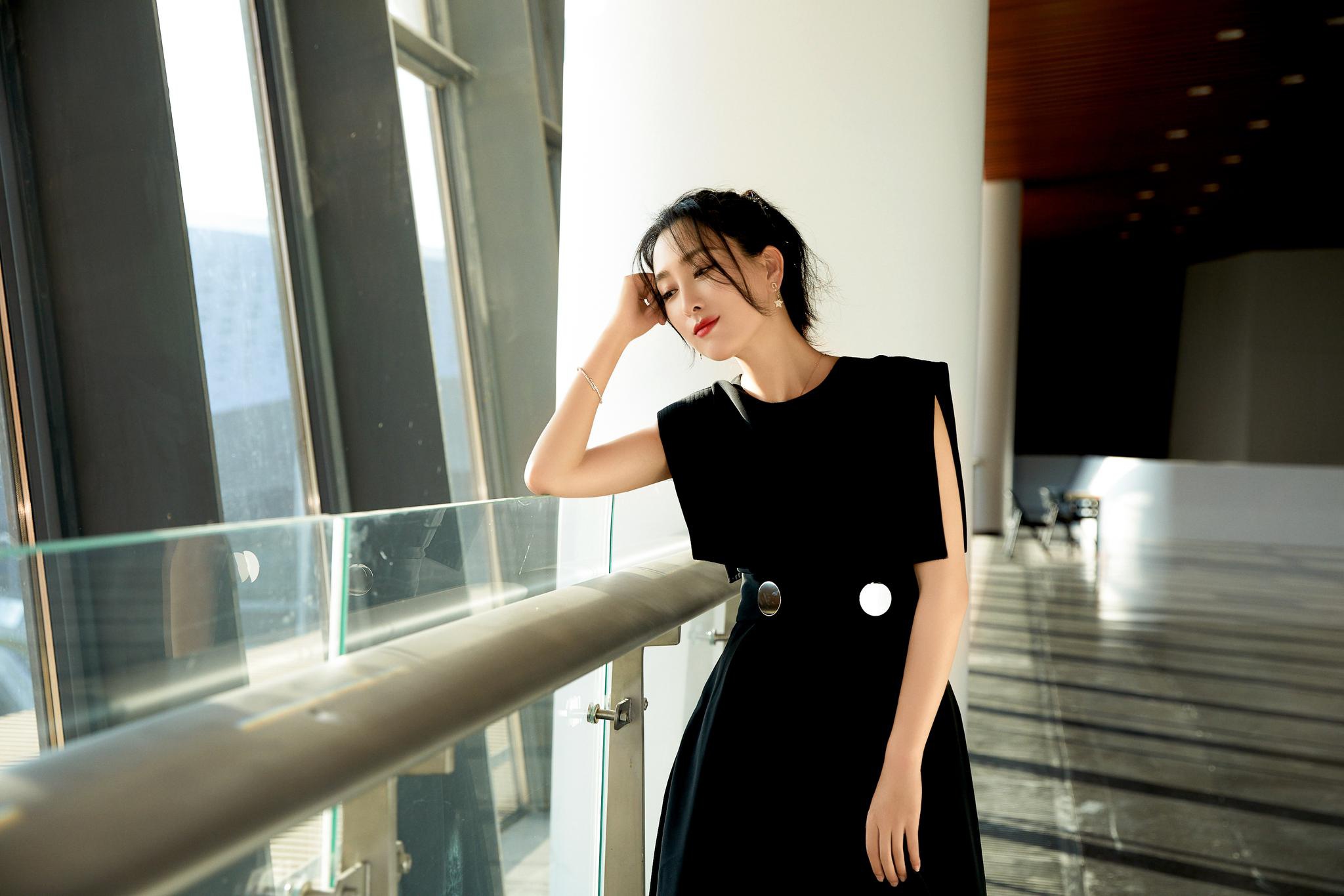 马苏出席第九届大学生电视节见证时代魅力传递励志精神