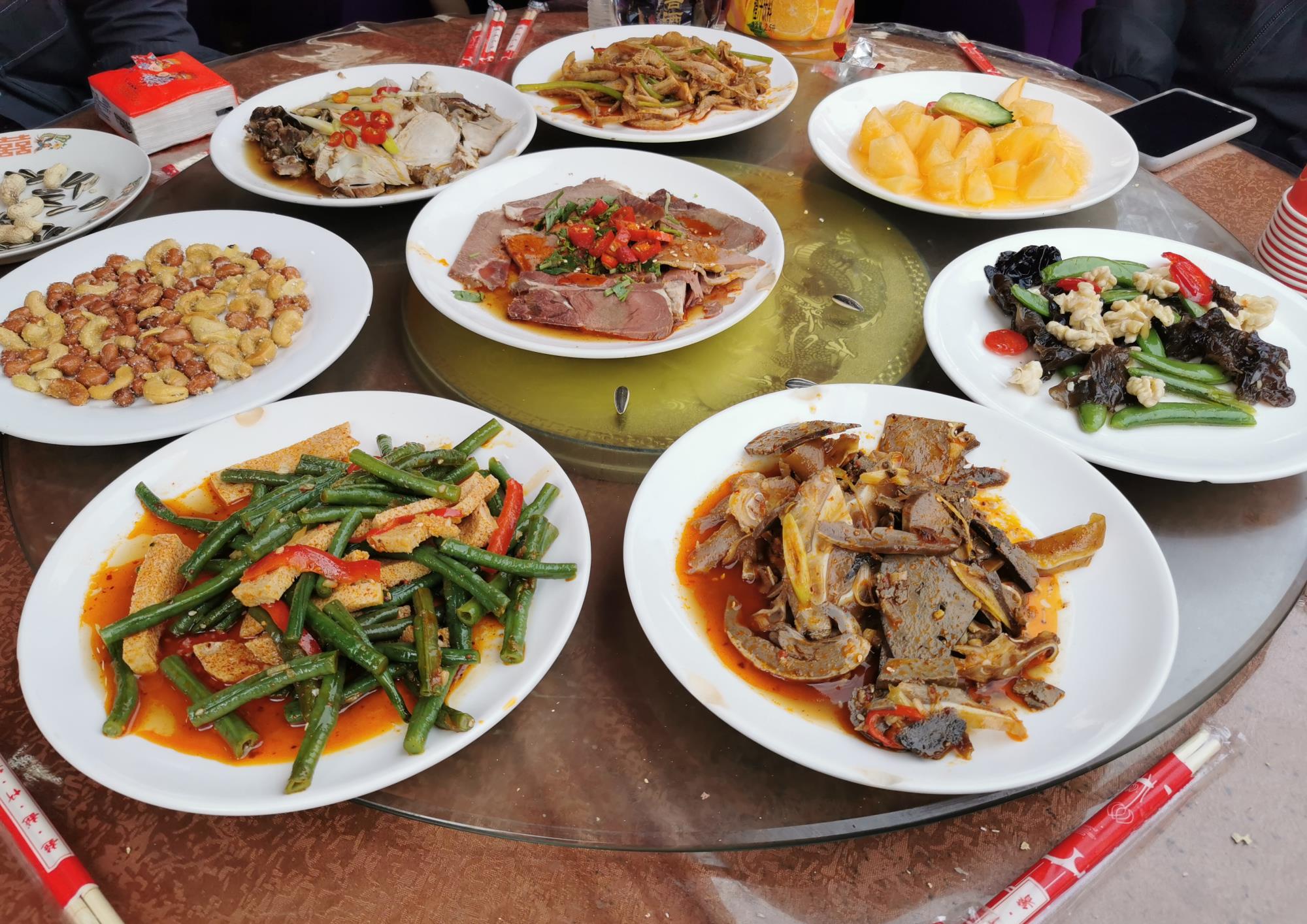 陕西同学办婚宴随礼800块饭菜一上桌看得我不想动筷子