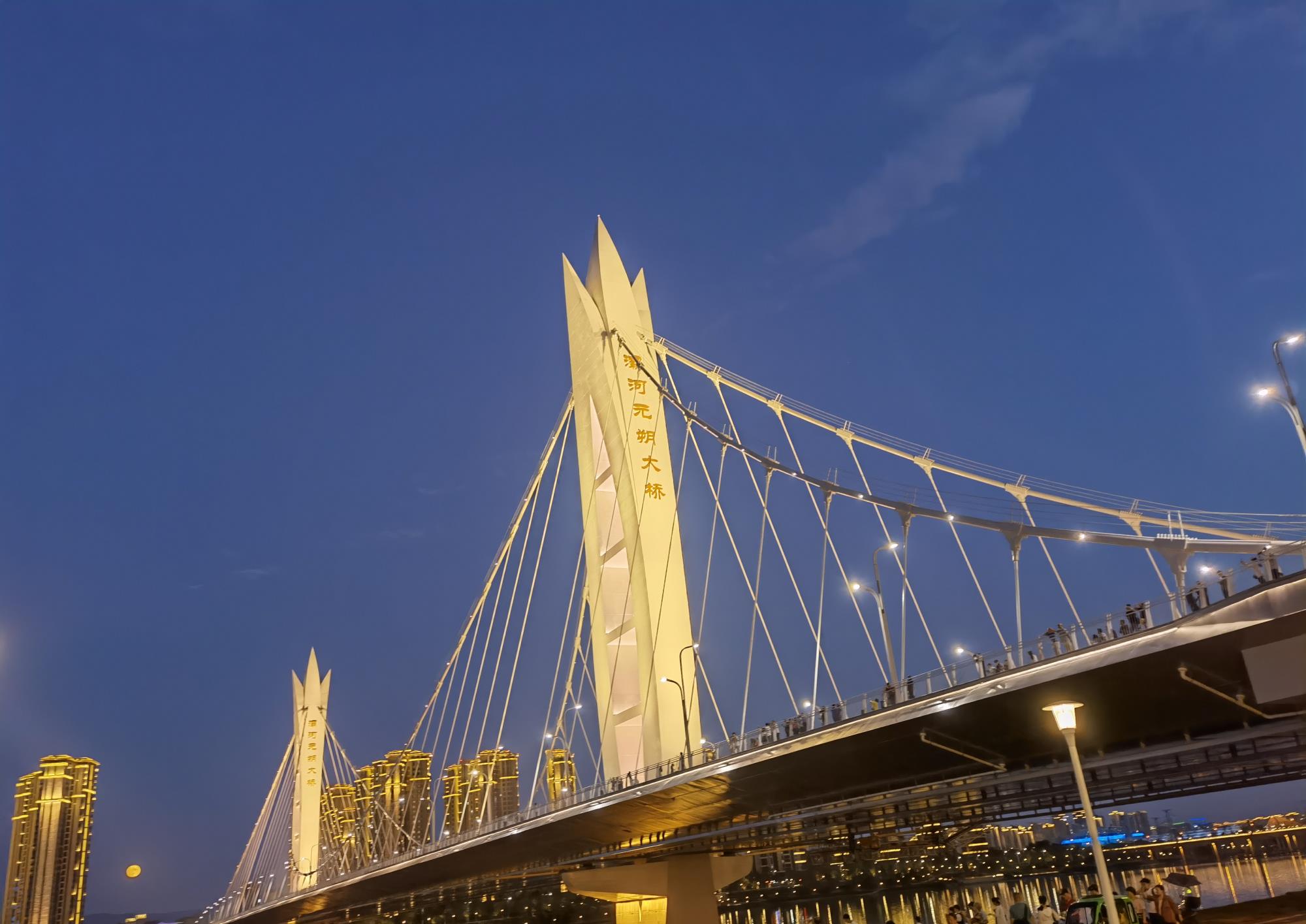 西安全运会场馆周围景色太美了,灞河元朔大桥成为又一处旅游胜地