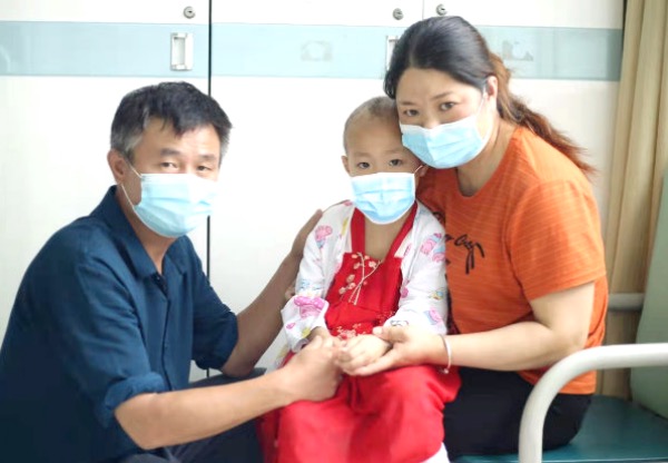 姐姐因救人牺牲妹妹又患白血病:父母的悲凄,为何会被最先看到?休闲区蓝鸢梦想 - Www.slyday.coM 姐姐因救人牺牲妹妹又患白血病:父母的悲凄,为何会被最先看到?休闲区蓝鸢梦想 - Www.slyday.coM