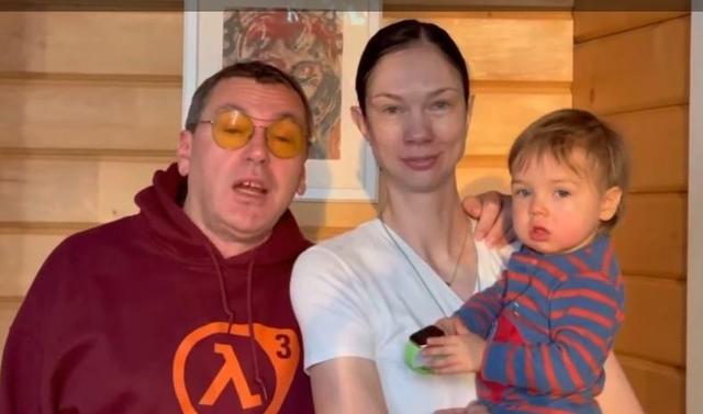 女排名将首晒全家福,老公比她大15岁,爱子有望继承母业|加莫娃|俄罗斯