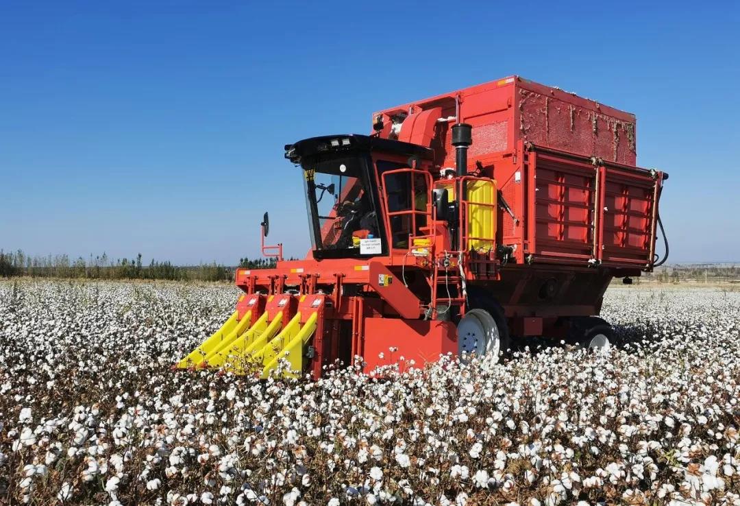 爆赞!玉柴520马力大型农用发动机助力国产采棉机打破进口垄断