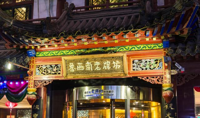 济南旅游新地标号称比芙蓉街美食更正宗结果没看到啥游客