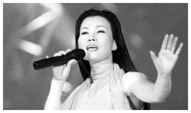 她是电视剧歌后 患癌后切乳保命 终在演唱会上复发带遗憾逝世 财经头条
