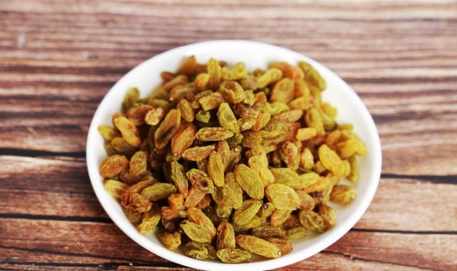 把醋倒进葡萄干里,想不到这么厉害,很多人还不知道,学会省钱了休闲区蓝鸢梦想 - Www.slyday.coM 把醋倒进葡萄干里,想不到这么厉害,很多人还不知道,学会省钱了休闲区蓝鸢梦想 - Www.slyday.coM