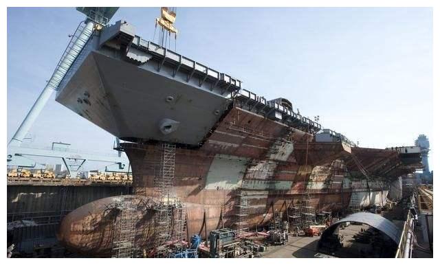 已经服役的航母为何还要返厂?不是故障问题,看完舰体底部就懂了