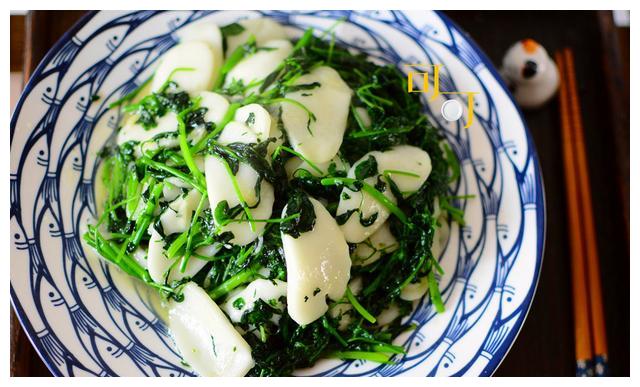 春天要吃一盘草籽炒年糕,软糯又清香,小时候的味道