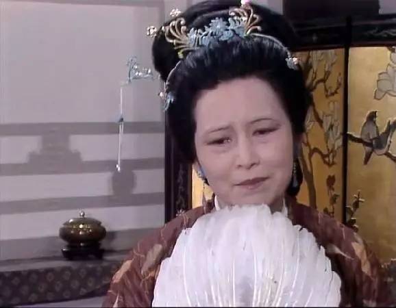 所以宝玉挨打时,王夫人曾哭求过贾政说,如果不是珠儿(贾珠)不在了