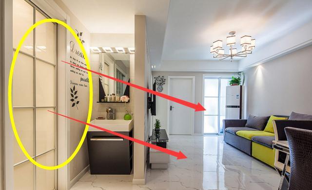 卫生间门口对着客厅,有什么办法解决?教你3个装修方法改善户型