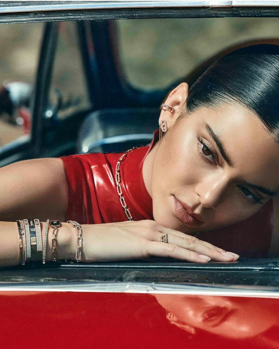 kendall jenner一身红色皮衣出镜拍摄messika ss23 广告大片