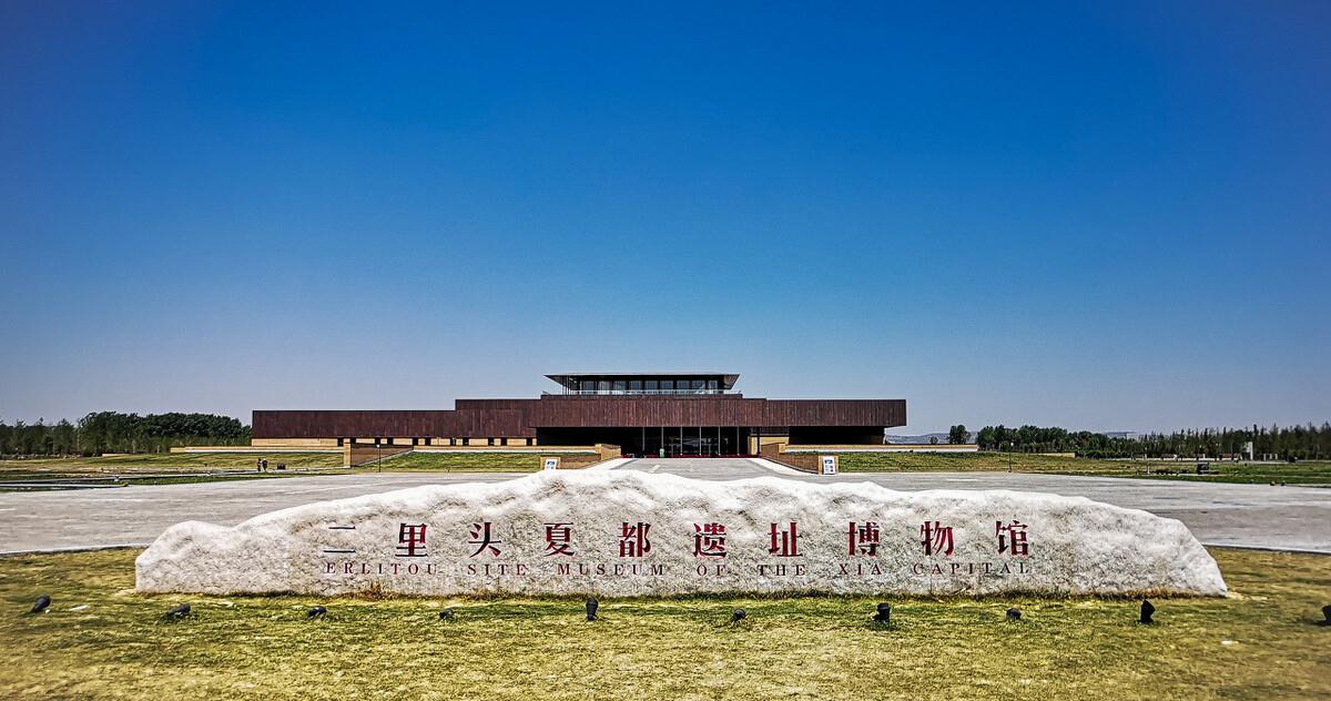 目前河南偃师二里头遗址已经被确定为夏朝的都城遗址,虽然还没有