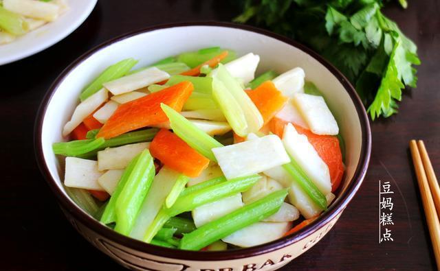 山药炒西芹,花不了几块钱,营养又健康,多吃还不怕胖