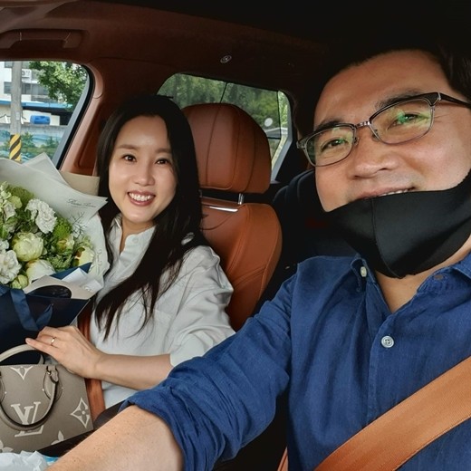 安在旭的妻子崔贤珠是一名音乐剧演员,两人在2015年结婚,育有一儿一女