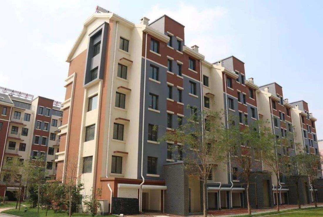 刚搬进的安置房就裂缝、漏水,这“豆腐渣”工程让老百姓怎么住休闲区蓝鸢梦想 - Www.slyday.coM 刚搬进的安置房就裂缝、漏水,这“豆腐渣”工程让老百姓怎么住休闲区蓝鸢梦想 - Www.slyday.coM