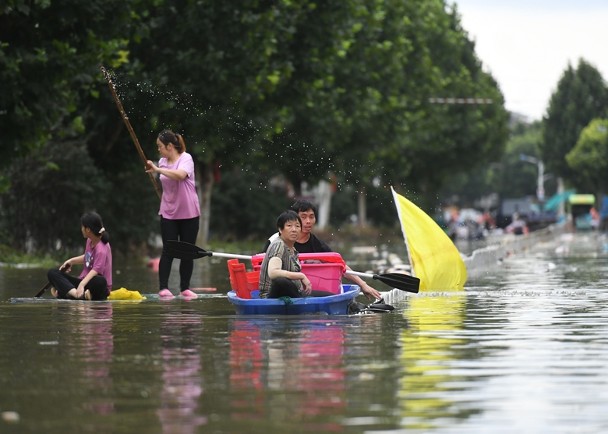 洪水|建始洪水退去众多车辆露出水面，保险公司：符合条件可理赔