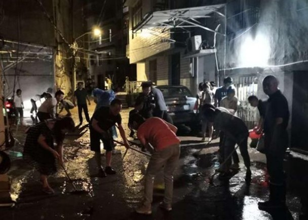 洪水|建始洪水退去众多车辆露出水面，保险公司：符合条件可理赔