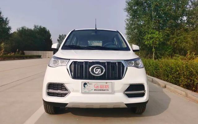 大面积软包内饰,带9寸智能大屏,富路豪华老年代步电动车评测