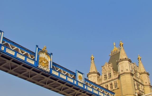 江苏一个模仿伦敦塔桥的建筑 高40米不要门票 游客却不买账 财经头条