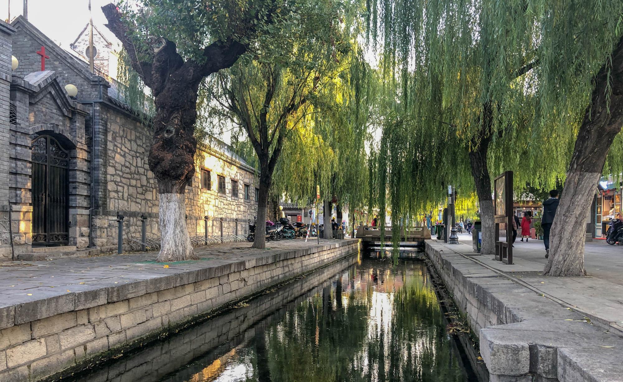 济南也有小桥流水人家,就在曲水亭街