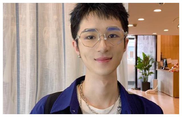 和平精英主播圈颜值担当,王小歪凭独特风格圈粉无数