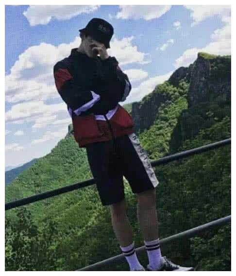 白敬亭式aj穿法,女生看了羡慕,网友:秀儿,是你吗?