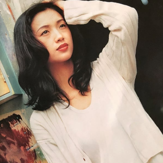 53岁吴倩莲近况曝光,婚后淡出演艺圈,一脸冻龄状态超好