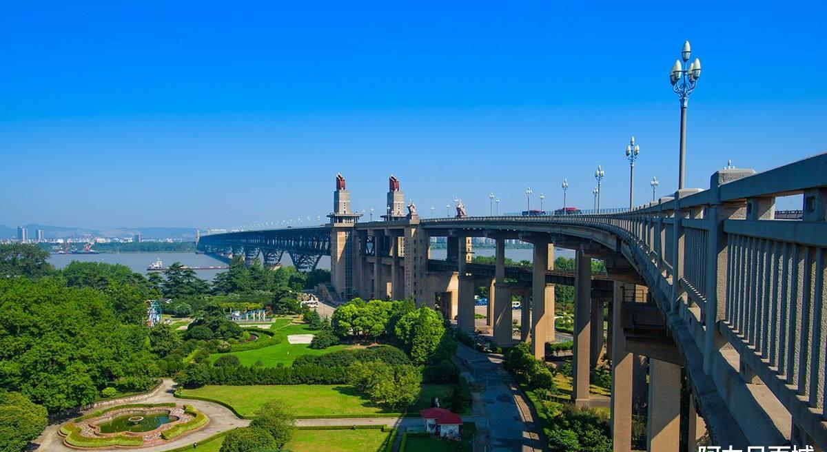 中国城市GDP二十强，最后四个名额未定，这四大省会希望最大！