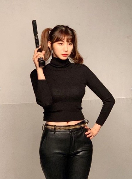 韩国女艺人刘仁英sns发布杂志写真拍摄现场照