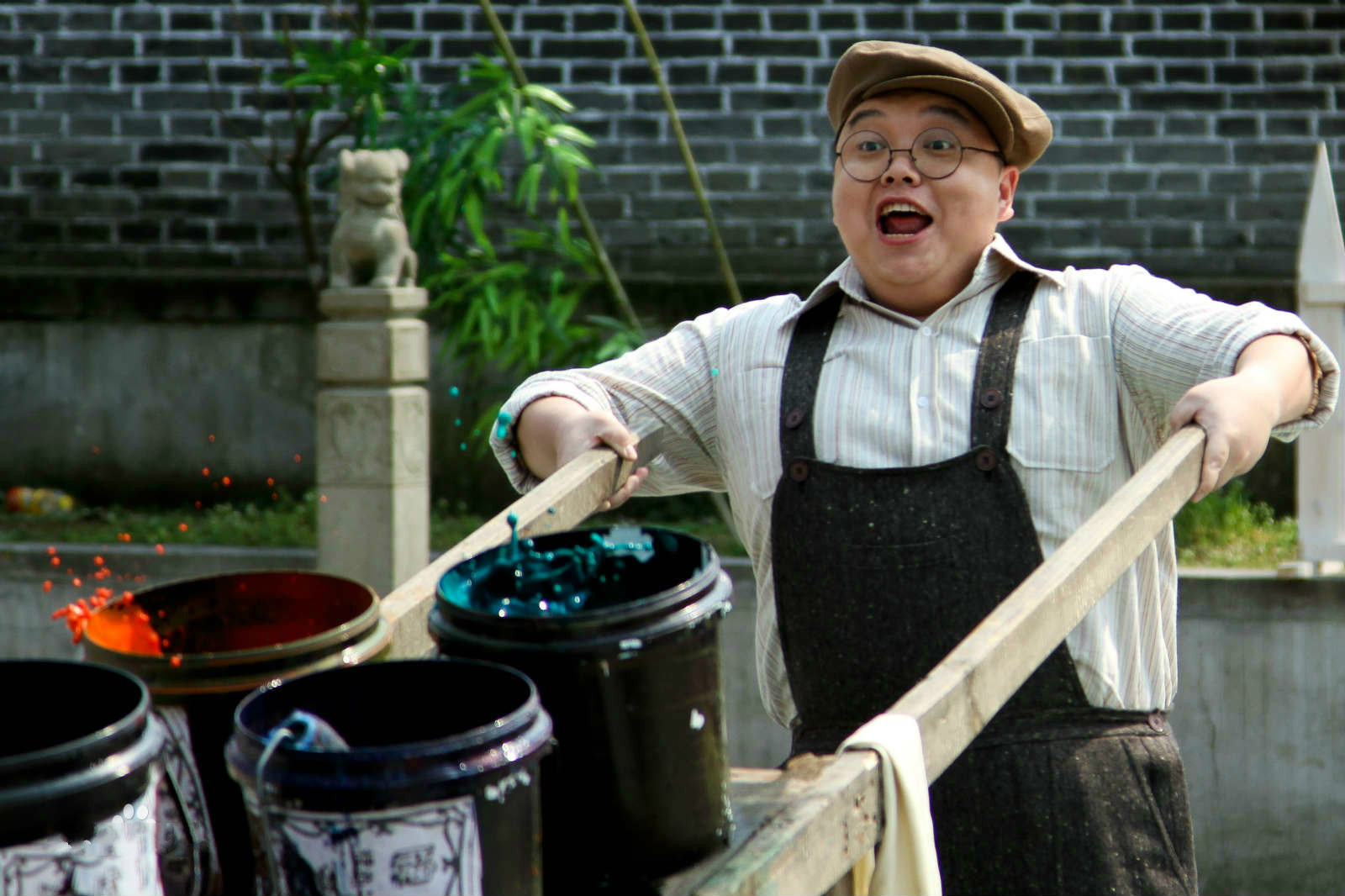 这部电视剧甚至于可以说,就是叶璇一个人的专场秀,所有剧情都围绕这位