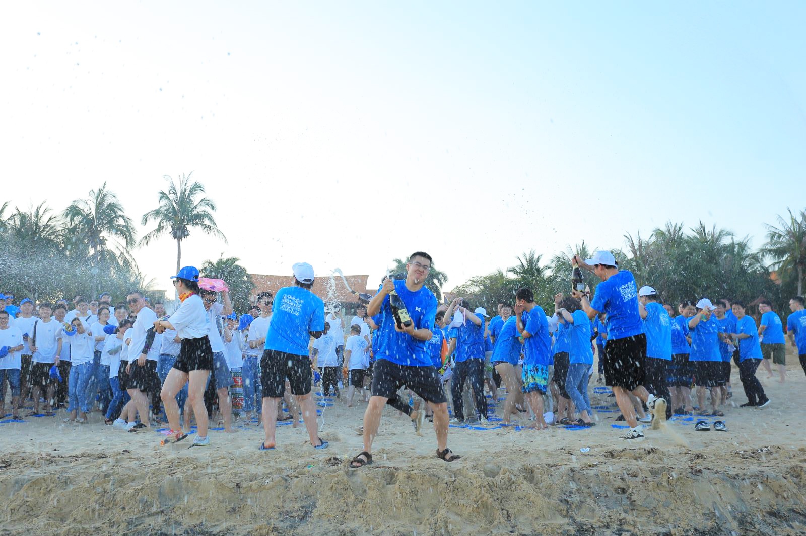 甄云科技500余名员工共赴三亚团建之旅