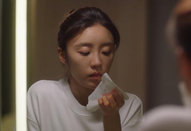 三十而已林有有出演国子监换上古装太显老