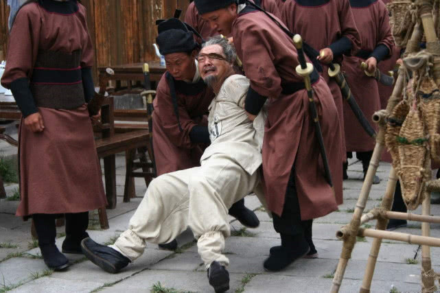 古人被株连九族为何家族没一个敢逃这一规定让人只能乖乖等死