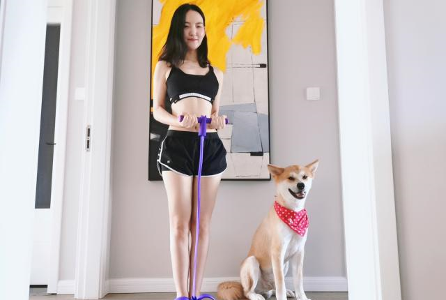 这可能是世界上最爱健身的狗狗,经常跟着主人一起锻炼!休闲区蓝鸢梦想 - Www.slyday.coM 这可能是世界上最爱健身的狗狗,经常跟着主人一起锻炼!休闲区蓝鸢梦想 - Www.slyday.coM