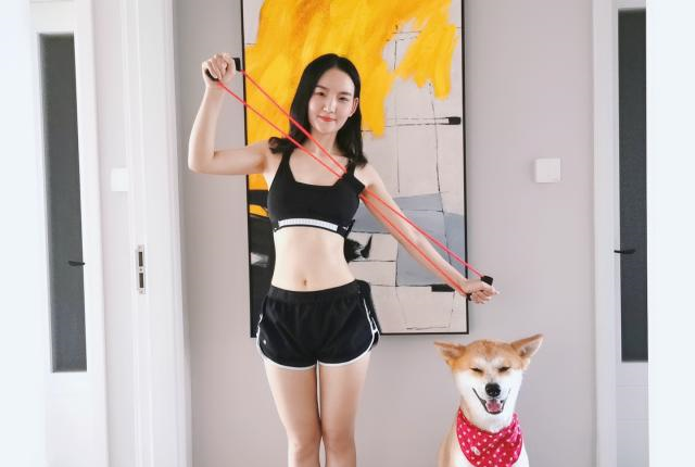 这可能是世界上最爱健身的狗狗,经常跟着主人一起锻炼!休闲区蓝鸢梦想 - Www.slyday.coM 这可能是世界上最爱健身的狗狗,经常跟着主人一起锻炼!休闲区蓝鸢梦想 - Www.slyday.coM