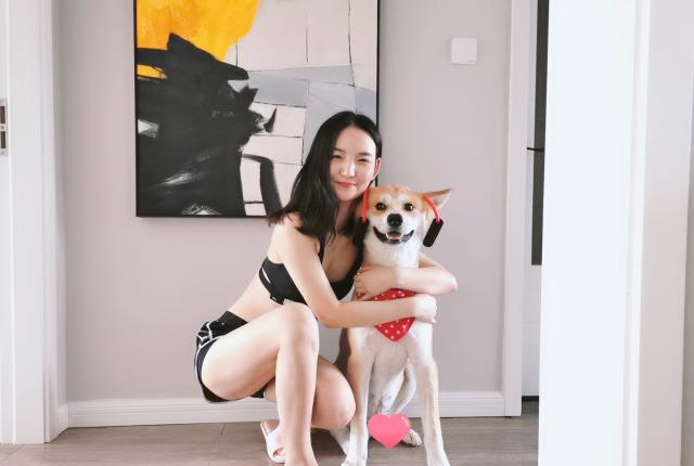 这可能是世界上最爱健身的狗狗,经常跟着主人一起锻炼!休闲区蓝鸢梦想 - Www.slyday.coM 这可能是世界上最爱健身的狗狗,经常跟着主人一起锻炼!休闲区蓝鸢梦想 - Www.slyday.coM