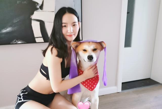 这可能是世界上最爱健身的狗狗,经常跟着主人一起锻炼!休闲区蓝鸢梦想 - Www.slyday.coM 这可能是世界上最爱健身的狗狗,经常跟着主人一起锻炼!休闲区蓝鸢梦想 - Www.slyday.coM