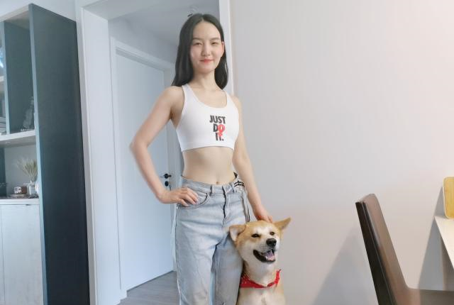 这可能是世界上最爱健身的狗狗,经常跟着主人一起锻炼!休闲区蓝鸢梦想 - Www.slyday.coM 这可能是世界上最爱健身的狗狗,经常跟着主人一起锻炼!休闲区蓝鸢梦想 - Www.slyday.coM