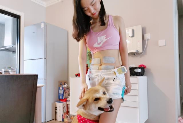 这可能是世界上最爱健身的狗狗,经常跟着主人一起锻炼!休闲区蓝鸢梦想 - Www.slyday.coM 这可能是世界上最爱健身的狗狗,经常跟着主人一起锻炼!休闲区蓝鸢梦想 - Www.slyday.coM