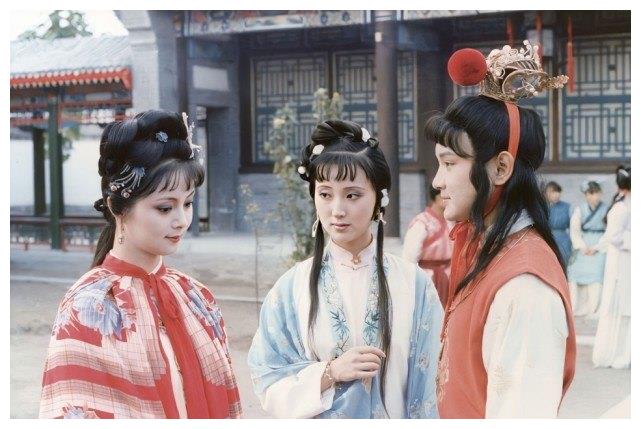 为何没人求娶宝钗黛玉?灯姑娘14字说出答案,令人心惊