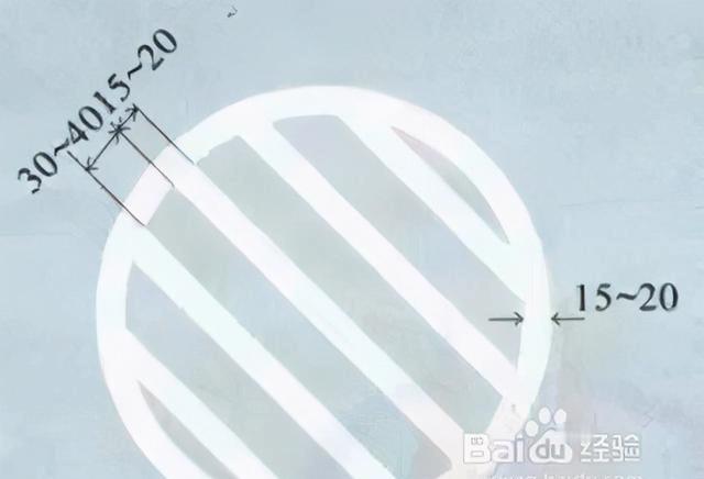 设置在交叉路口中心的白色圆形或菱形区域,车辆不得压线行驶.15.