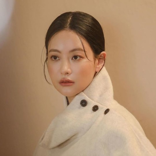 韩国女艺人吴涟序sns发布最新时装写真