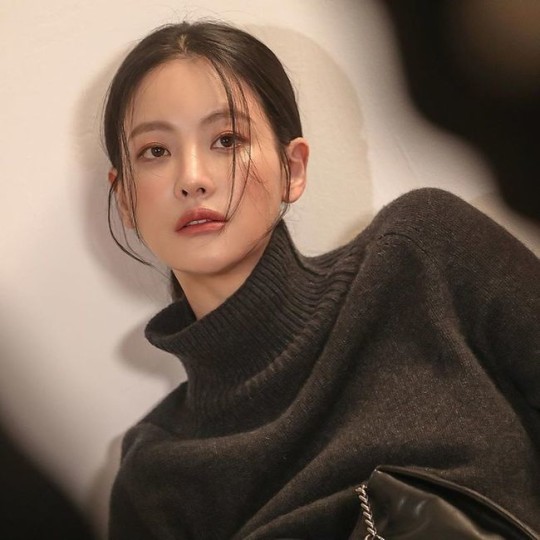 韩国女艺人吴涟序sns发布最新时装写真