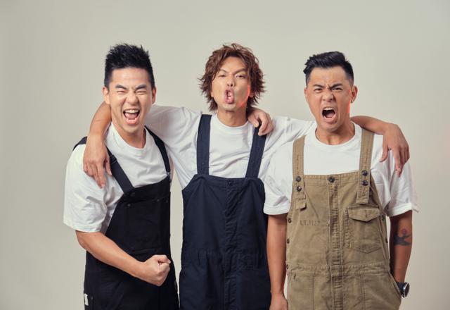 黄鸿升爸爸60岁生日女友替他陪黄父庆生全家福让人泪目