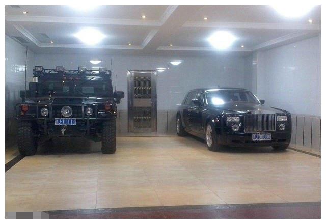 气功大师王林有多豪驾驶千万豪车有最牛的牌照配女司机