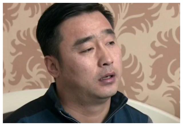 张凯在乡爱6中曾有出演,扮演详谈哥的忽悠搭档. 20,沈春阳饰演的张总